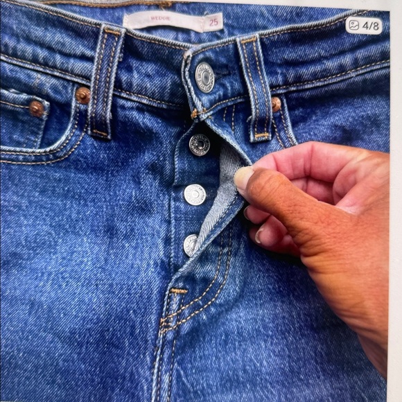 Levi’s Premium Wedgie Icon Fit Jeans - Picture 3 of 8